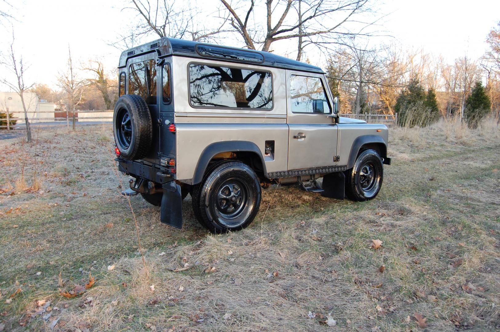 1990 Gray /Black Land Rover Defender (SALLDVAB8FA) with an Diesel engine, 5 speed manual transmission, located at 6528 Lower York Road, New Hope, PA, 18938, (215) 862-9555, 40.358707, -74.977882 - Here is a great running, great looking turn key 1990 Land Rover Defender.....Diesel engine, 5 speed manual transmission, roll up windows, black leather seats, steel wheels, 7.50R60 Silca Come 4x4 tires, fog lights, trailer hitch, Warn Zion 10-S power wynch. The engine has been rebuilt, body and i - Photo#3